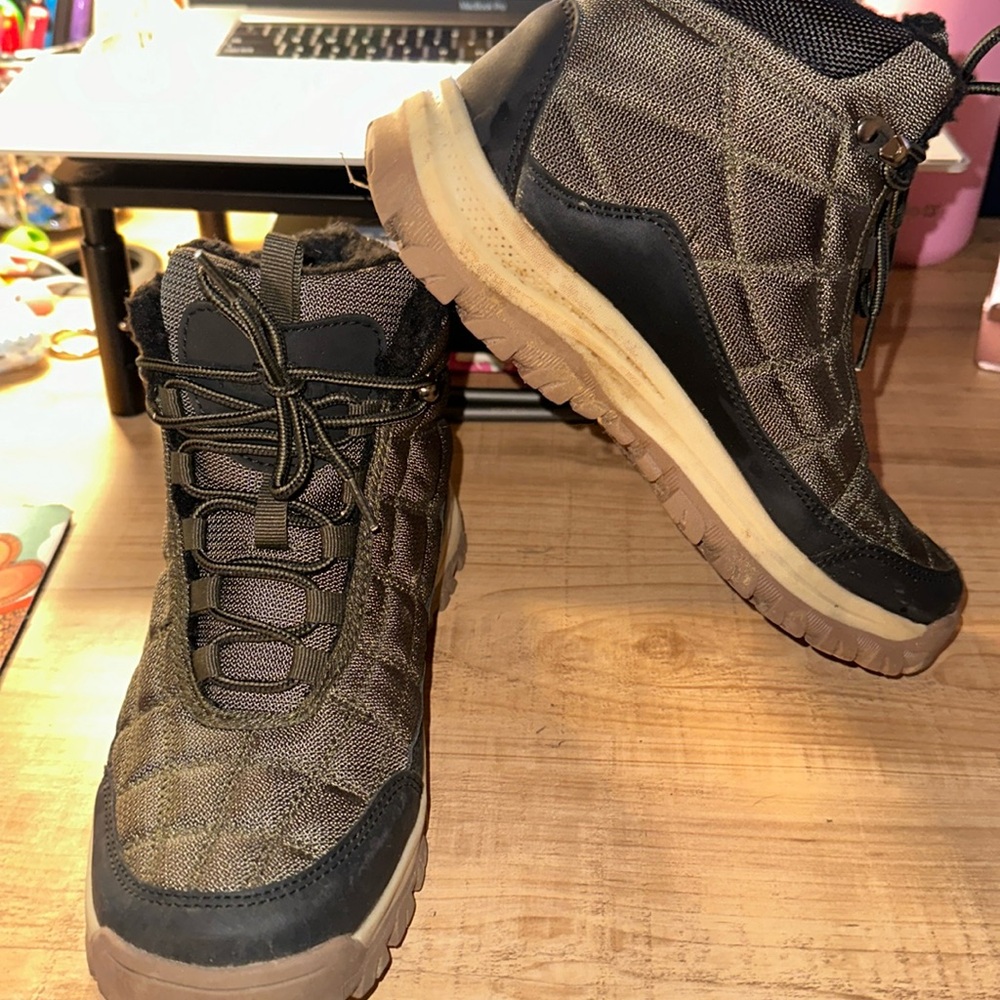Snow hicking boot